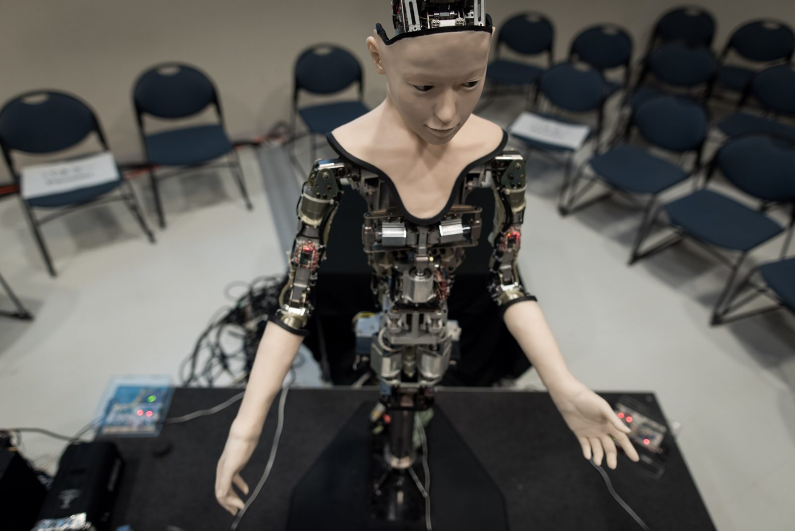 Izložba o humanoidu Alteru predstavljena u Nacionalnom muzeju nauke u Tokiju, u Japanu, danas je zatvorena. Robot Alter ima niz senzora i elektronskih signala sličnih neuronskoj mreži u ljudskom mozgu zbog čega može imitirati pojedine ljudske pokrete. ( Nicolas Datiche - Anadolu Agency )