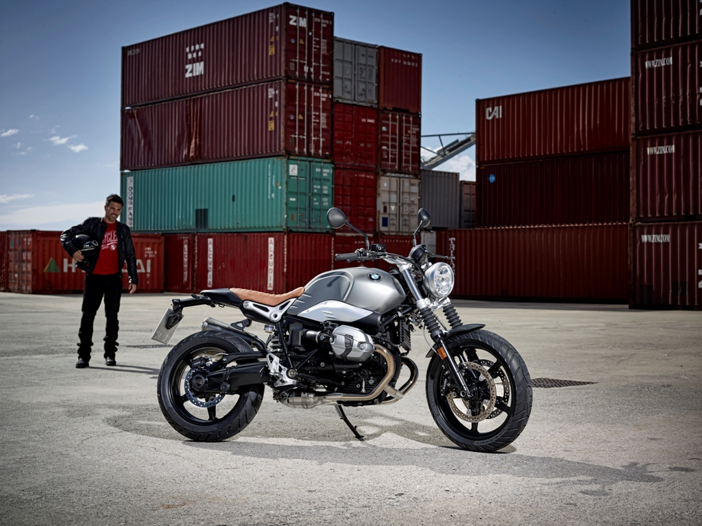 P90203080_highRes_the-new-bmw-r-ninet-