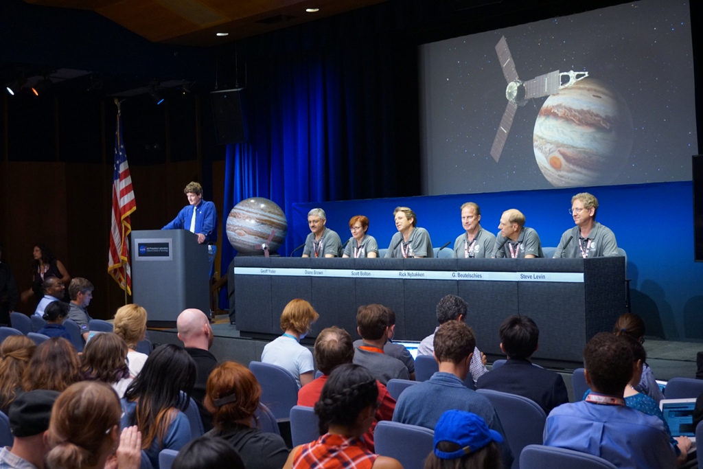 Nakon pet godina putovanja, oko milijardu dolara vrijedna misija Juno (Junona) Američke svemirske agencije (NASA) uspješno je ušla u orbitu Jupitera, u sklopu misije za istraživanje porijekla Sunčevog sistema, saopštila je NASA. ( Mintaha Neslihan Eroğlu - Anadolu Agency )