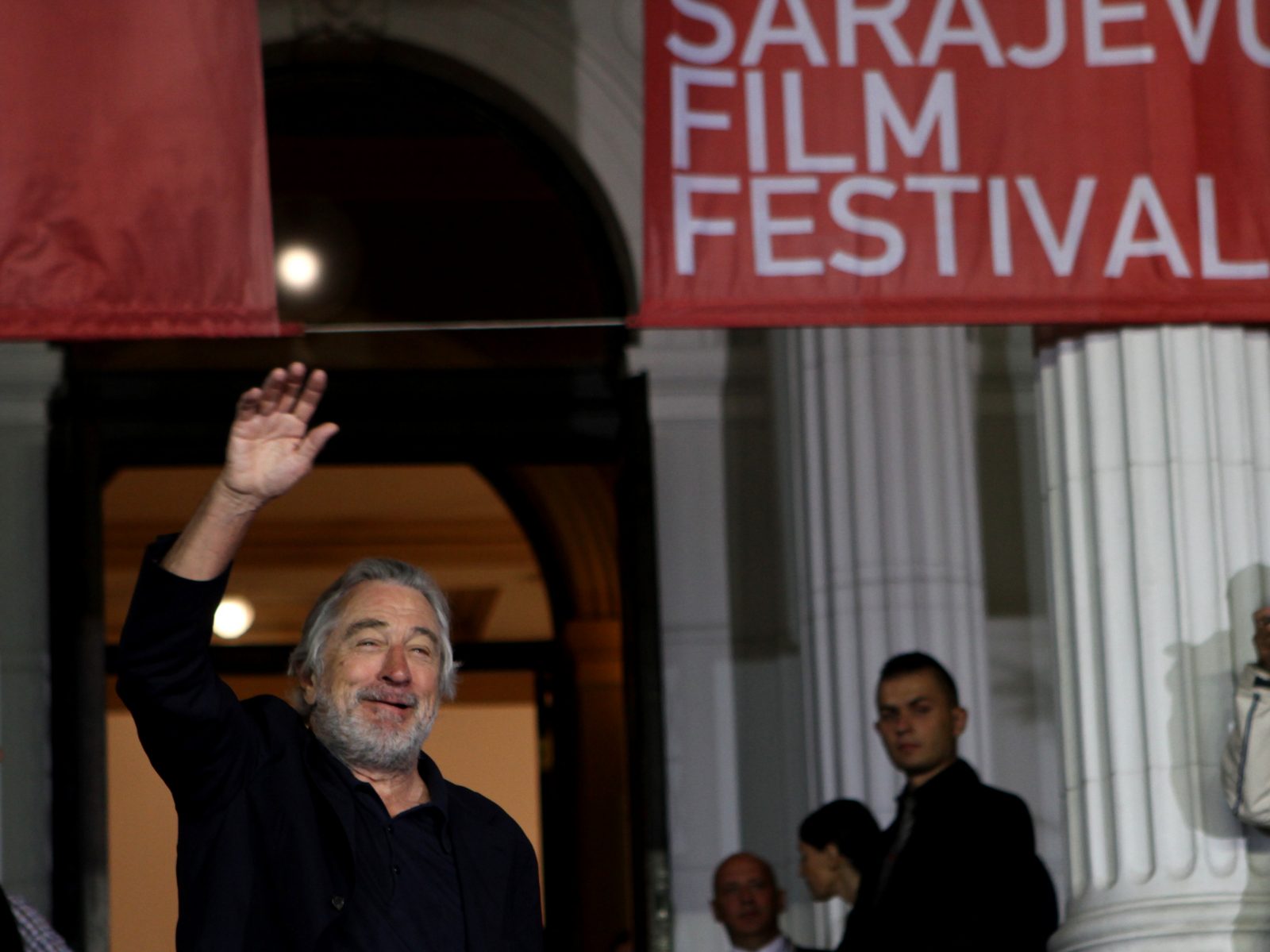 Najveća zvijezda prve večeri otvorenja 22. po redu Sarajevo film festivala, holvudski glumac Robert De Niro stigao je na crveni tepih ispred Narodnog pozorišta u glavnom bh. gradu ( Kemal Zorlak - Anadolu Agency )