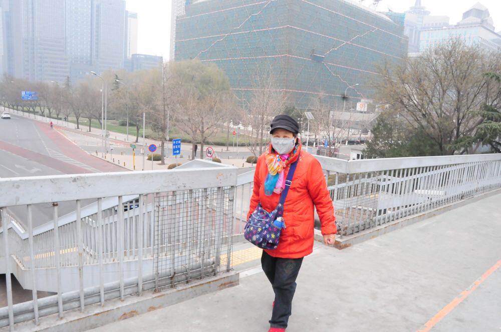 Peking, Kina - 4. decembar 2016:Zagađenost zraka u Kini sve je izraženiji problem, a na sjeveru te zemlje trenutno je nivo štetnih čestica u zraku za 20 puta veći od gornje granice koju propisuje Svjetska zdravstvena organizacija (WHO) ( Fuat Kabakçı - Anadolu Agency )