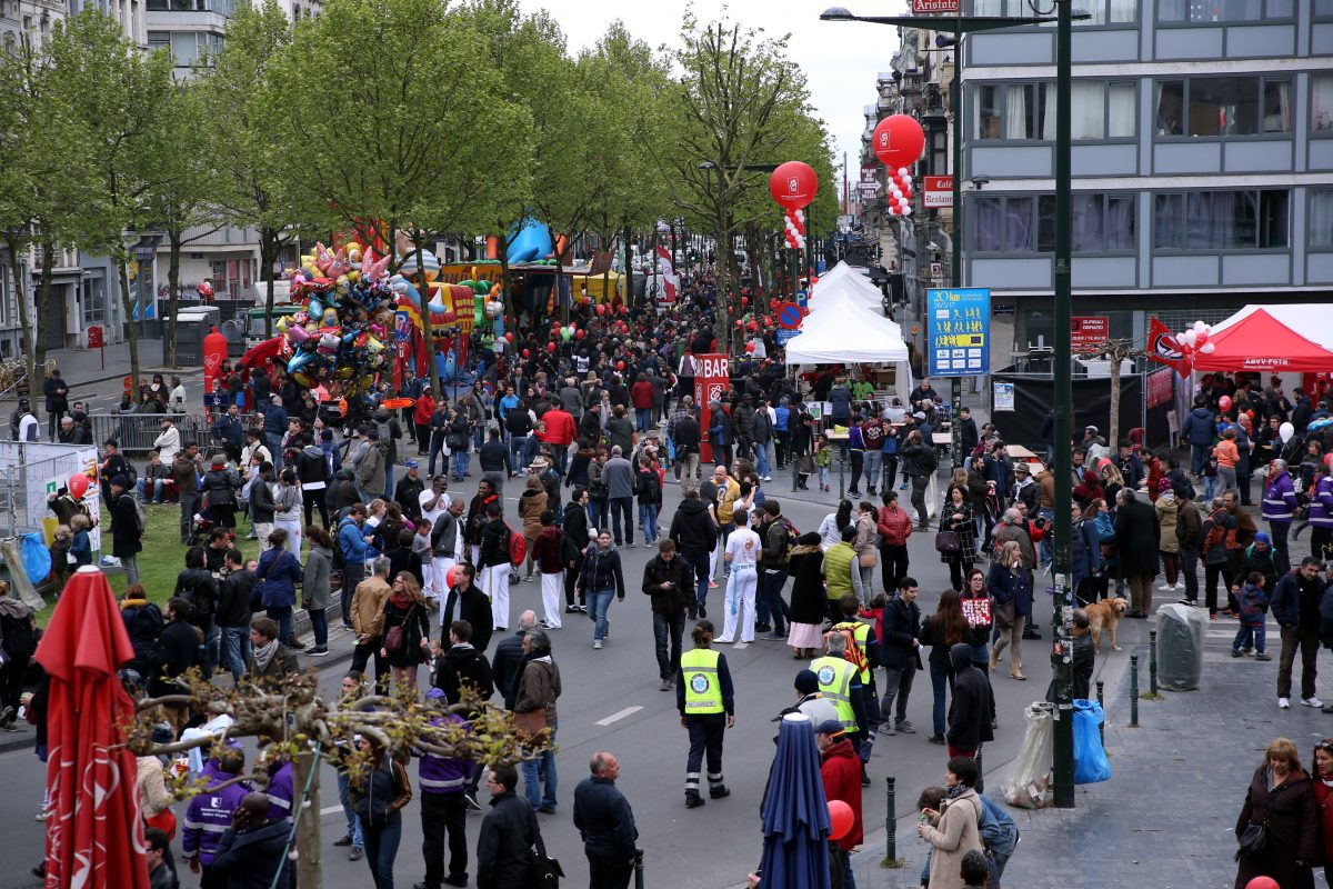 Na hiljade ljudi okupljenih na trgu Rouppe u glavnom gradu iskoristilo je priliku da uz porodicu i prijatelje obilježe praznik.