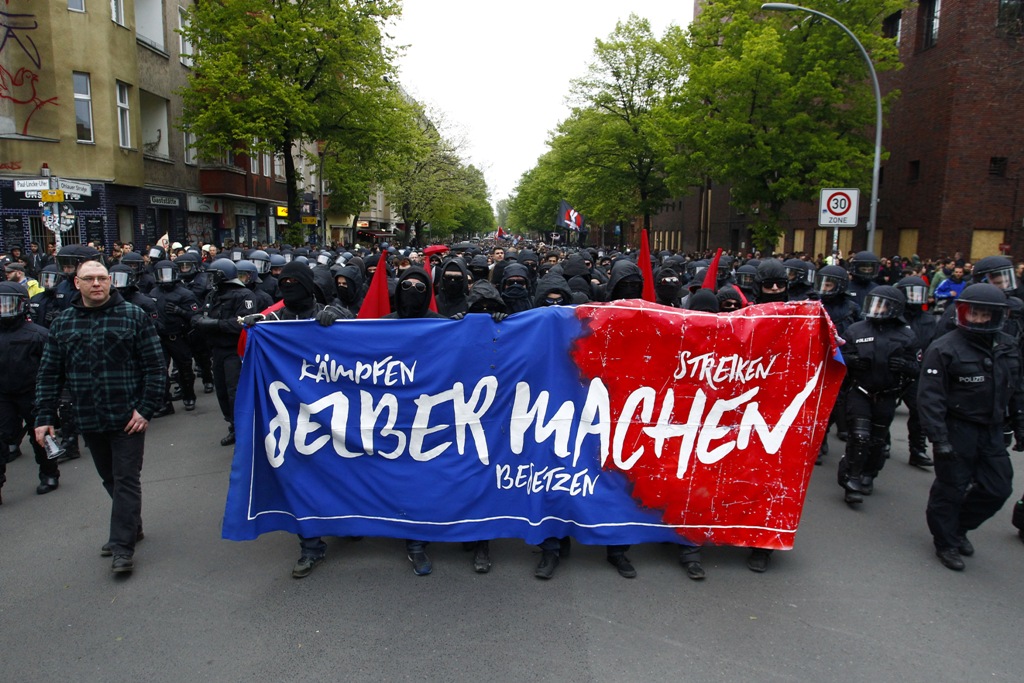 Prilikom demonstracija održanih, u ponedjeljak, na Međunarodni praznik rada u glavnom gradu Njemačke, Berlinu povrijeđena su 32 policajca, a 72 osobe su priveden