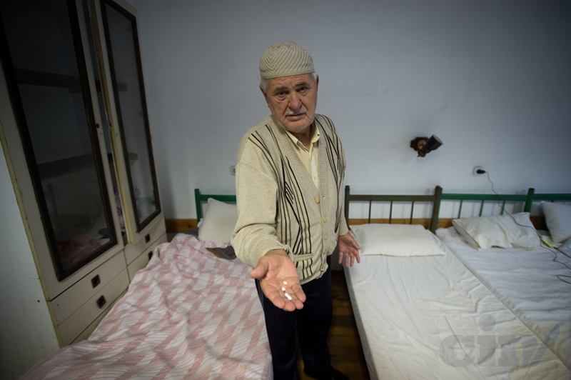 Mehmed Hasić je privremeno smješten u zeničkoj kasarni. Troši lijekove za ublažavanje tjeskobe, uznemirenosti i nesanice. (Foto: CIN)