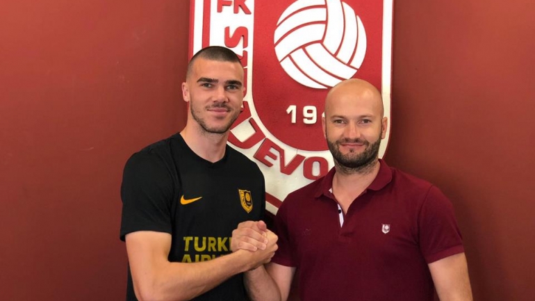 Nihad Mujakić i Emir Hadžić nakon potpisa ugovora - foto: FK Sarajevo