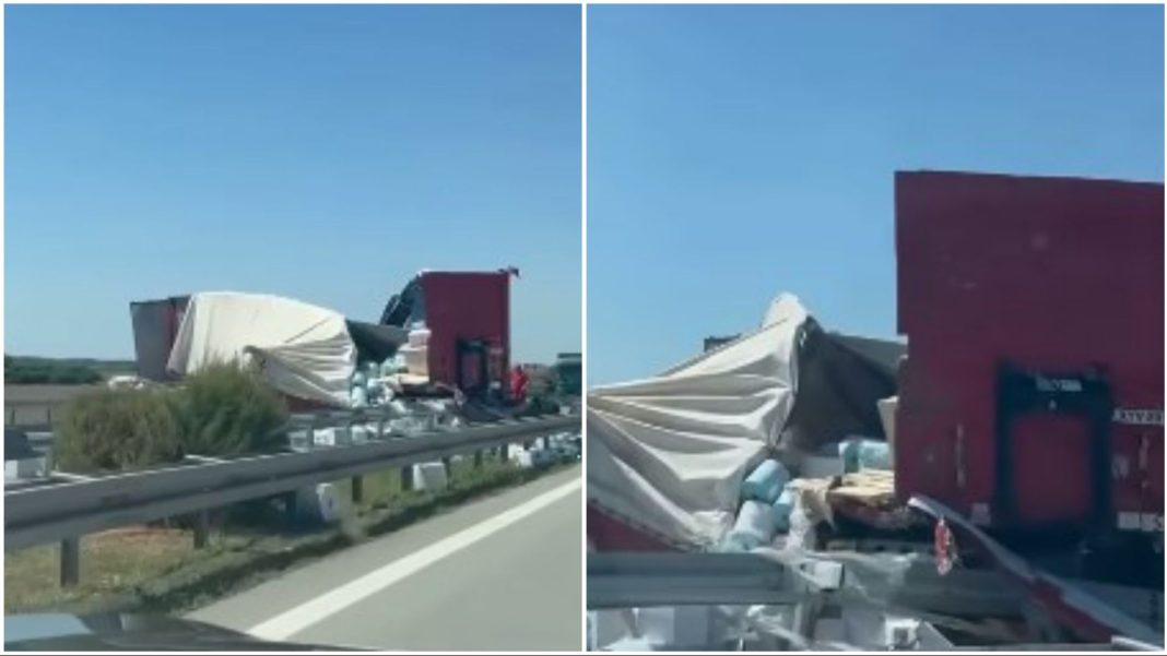 Kamion se prevrnuo na autoputi Novi Sad Beograd