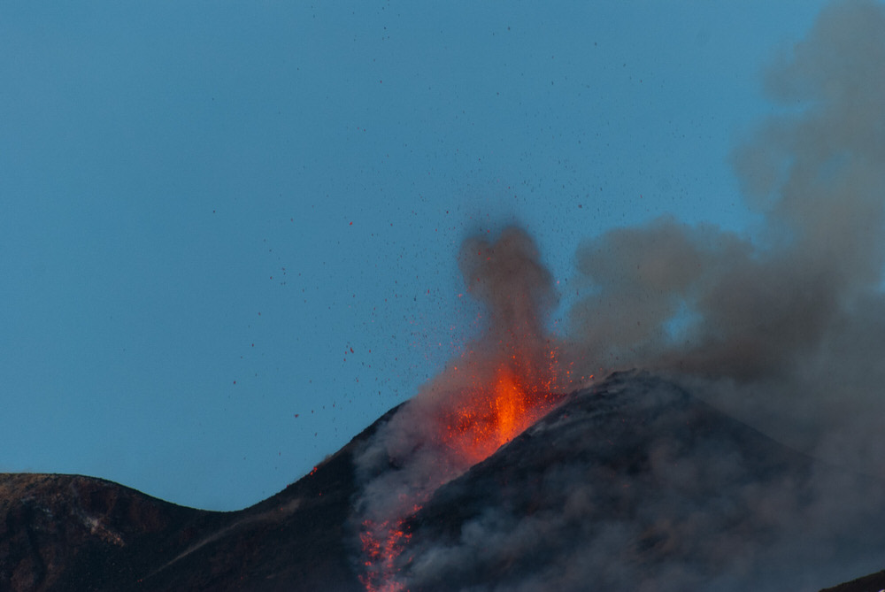 Vulkan Etna izbacuje pepeo: Zatvoren aerodrom u Cataniji, Life.ba