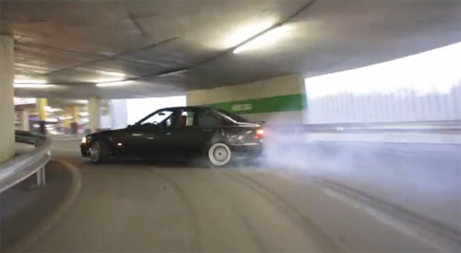 Da probate? Bolje nemojte, BMW drift kroz garažu #video, Life.ba