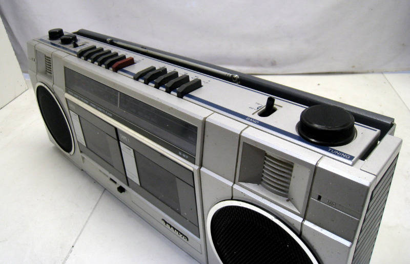 Za uspomenu i dugo sjećanje: Audio kasete i Floppy disk stolovi (FOTO), Life.ba