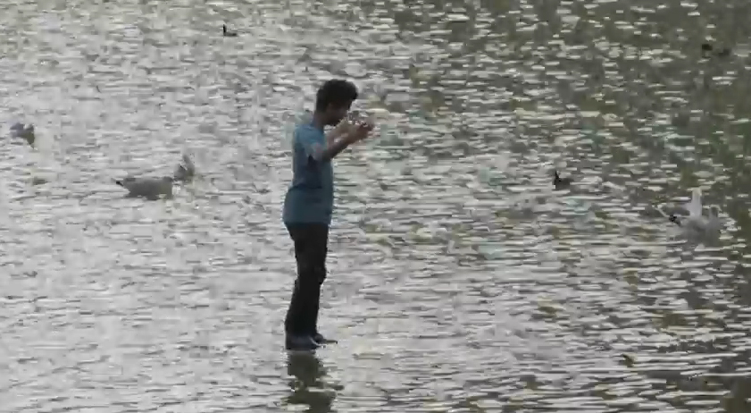 On hoda po površini vode #video, Life.ba