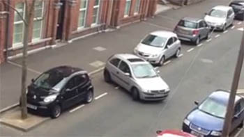 [video] Muški gadovi snimali: Pola sata parkirala Opel Corsu &#8211; Imamo rekord!, Life.ba