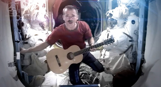 Space Oddity kanadskog astronauta na Međunarodnoj svemirskoj stanici (VIDEO), Life.ba
