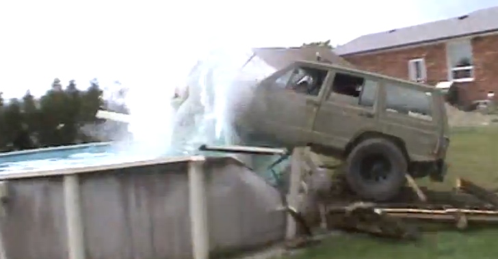Jeep, bazen, višak vremena i manjak pameti (VIDEO), Life.ba