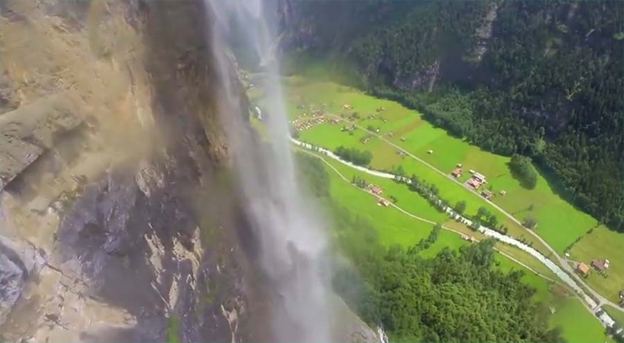 Wingsuit let kroz vodopad #video, Life.ba