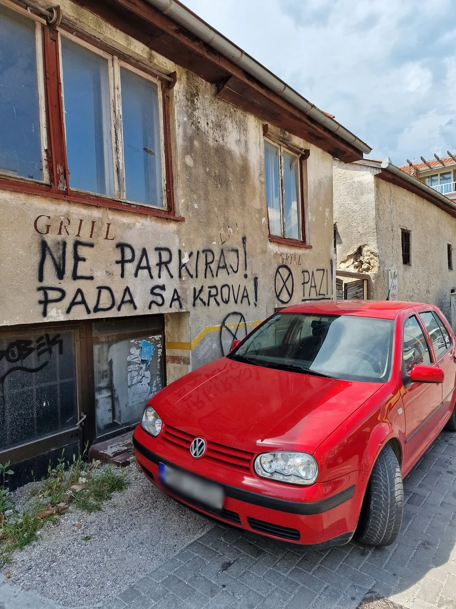 (FOTO) Mostarci izbjegavaju naplatu parking mjesta, radije riskiraju, Life.ba