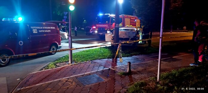 Vatrogasci morali isijeći vozilo u sinoćnjem udesu u Hrasnom da izvuku muškarca, Life.ba