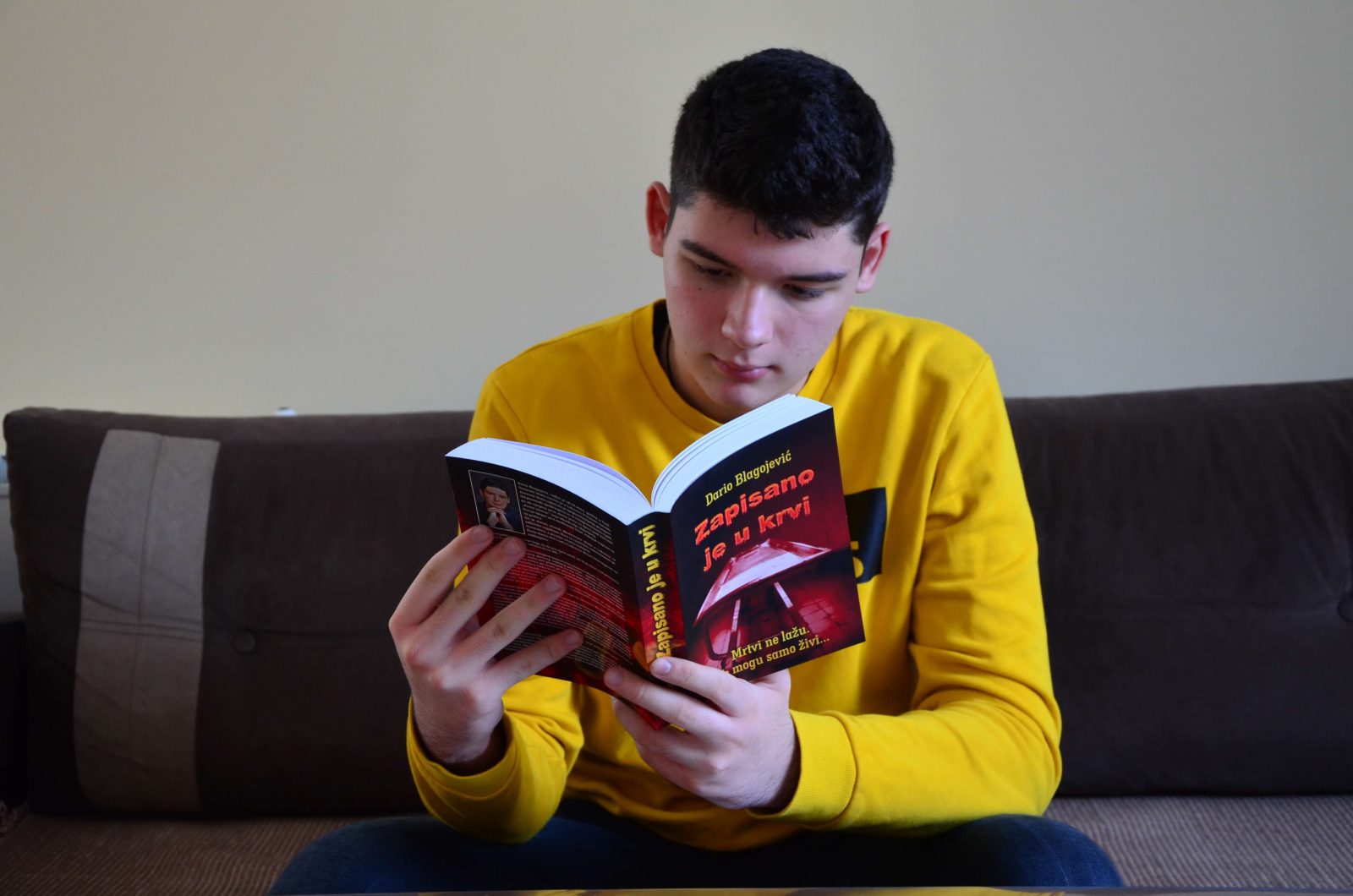 [life intervju] Dario Blagojević, pisac trilera „Zapisano je u krvi“ ima 17 i sprema već četvrti roman , Life.ba