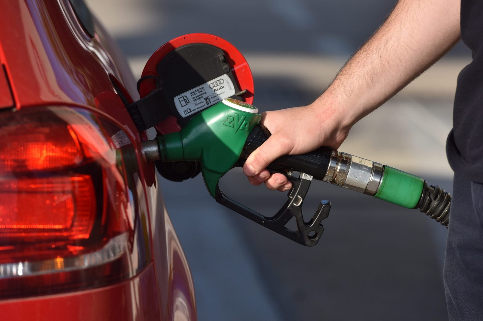 Pad cijena goriva u FBiH nastavljen: Evo gdje su najjeftiniji dizel i benzin, Life.ba