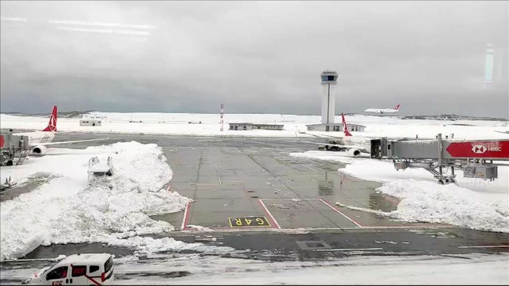 Aerodrom Istanbul djelimično otvoren nakon snježnih padavina, Life.ba