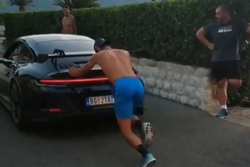 (VIDEO) Đoković zadivio mještane &#8211; tokom vježbanja gurao automobil koji teži 1,5 tonu, Life.ba