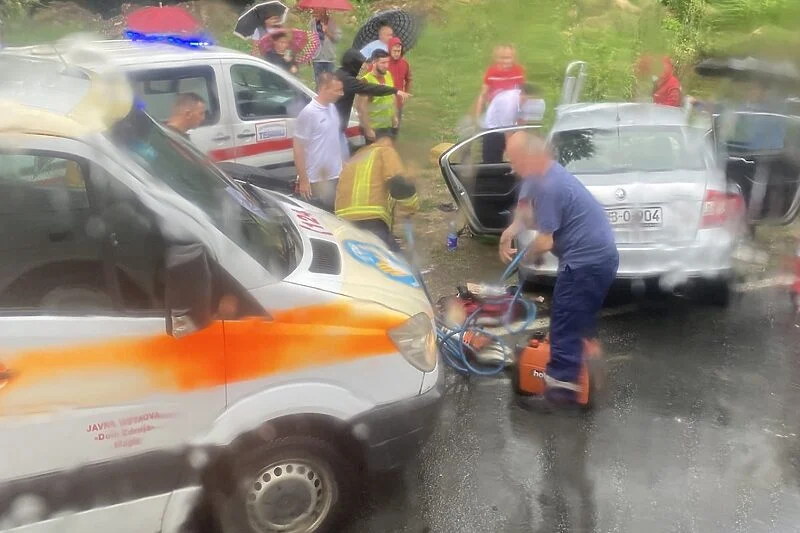 BRAVO! Igrači i medicinski tim Tuzla City-a zatekli nesreću na putu prema Zenici, pa pomogli povrijeđenim, Life.ba