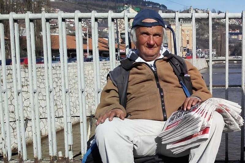 Nova odluka Gradskog vijeća Grada Sarajeva: Legendarni prodavač novina Markan će dobiti spomenik, Life.ba