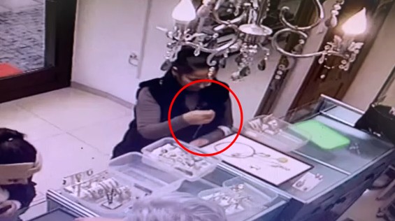 (VIDEO) NAKON OBJAVE VIDEA: Uhapšena žena koja je ukrala skupocjeni lančić u zlatari, Life.ba