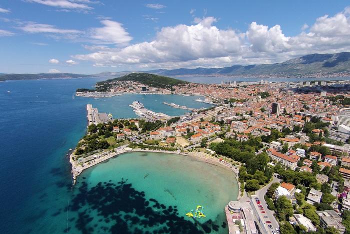 Vlast u Splitu uvodi kazne za turiste: 300 eura za spavanje u parku, 150 za povraćanje, Life.ba