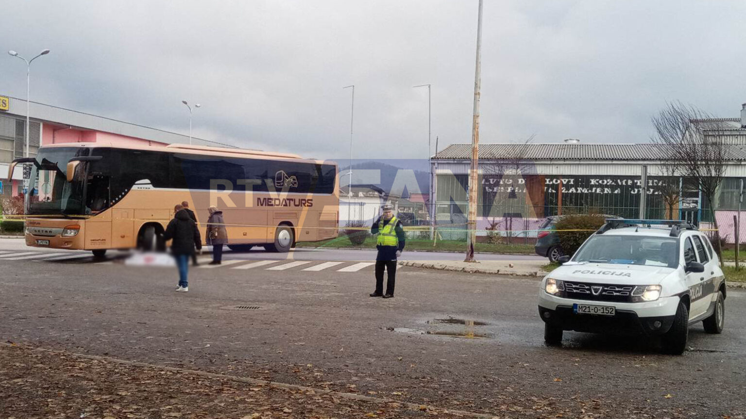 Teška saobraćajna nesreća u Sanskom Mostu: Autobus udario ženu na pješačkom, Life.ba