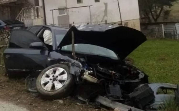 Automobil sletio s ceste u Visokom: Dvije osobe zadobile lakše povrede, Life.ba