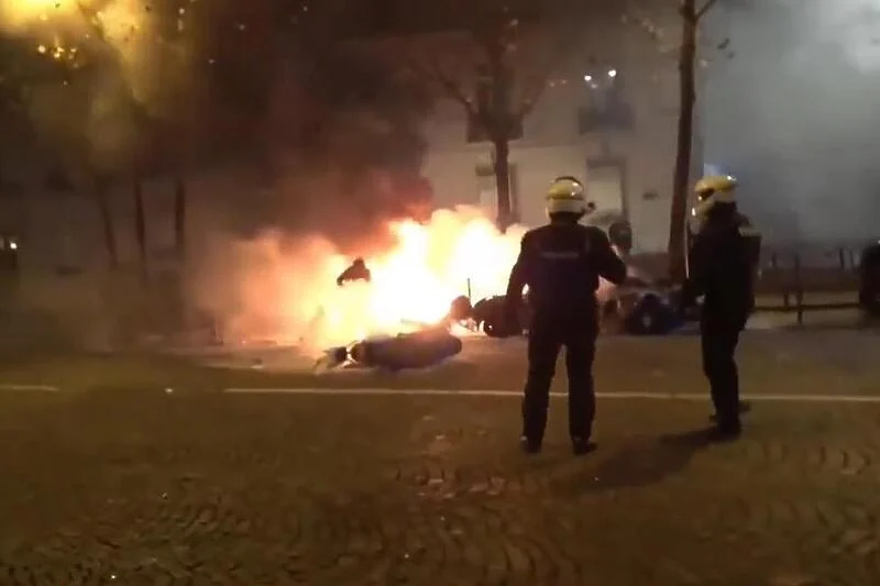 (VIDEO) Marokanci nisu mogli podnijeti poraz, pa izazvali nerede u Parizu: Masovno se tukli s policijom, Life.ba