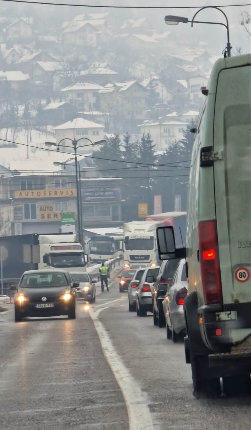 Teška saobraćajna nesreća na Vogošćanskoj petlji: Sudarili se kamion i šleper, Life.ba