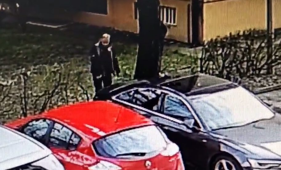(VIDEO) Bivši ministar u vladi uhvaćen kako buši gume na parkingu, Life.ba