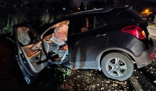 (VIDEO) Stravična saobraćajna nesreća: Automobil sletio s ceste i udario u betonsku banderu, Life.ba