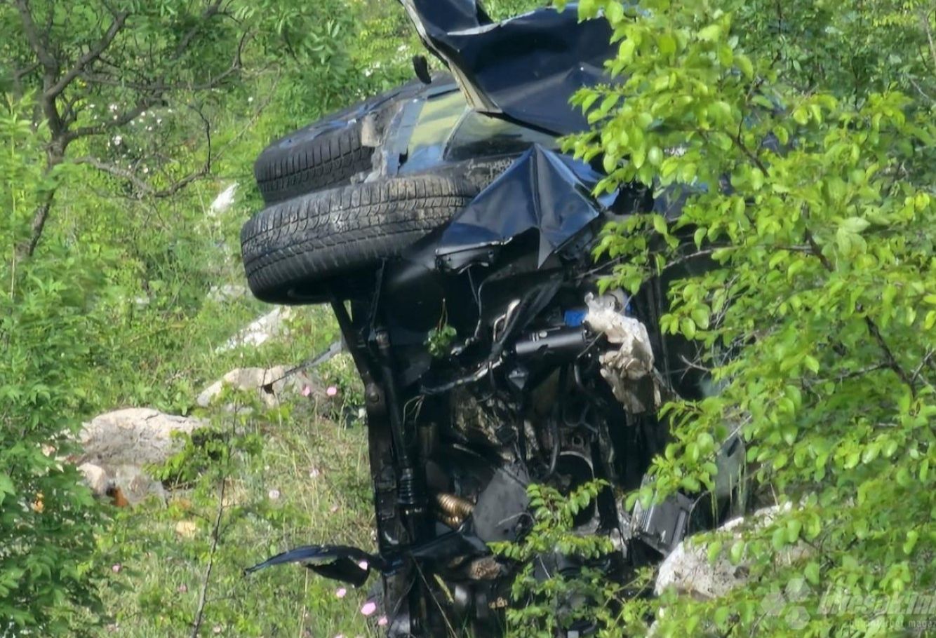 Nesreća kod Mostara: Automobil završio u provaliji, četiri osobe povrijeđene, Life.ba