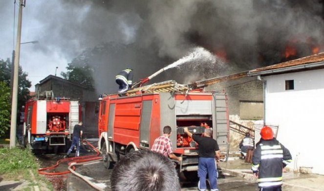 Požar kod Tutina: Izgorjela štala, jedna osoba povrijeđena, Life.ba