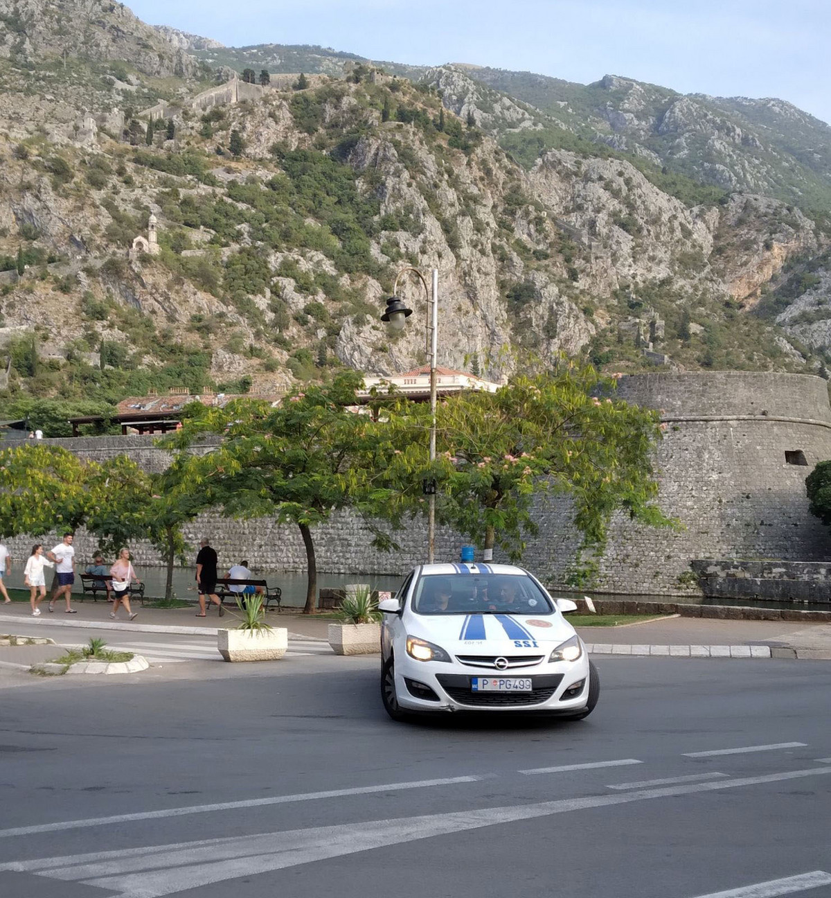 Crnogorac uhapšen zbog divljanja na autoputu: Vozio 214 kilometara na sat, Life.ba