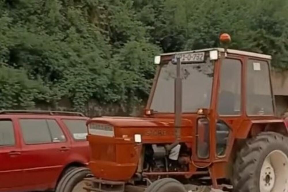 Zanimljiva ideja mladića iz Velike Kladuše: Traktorom stigao na maturu, Life.ba